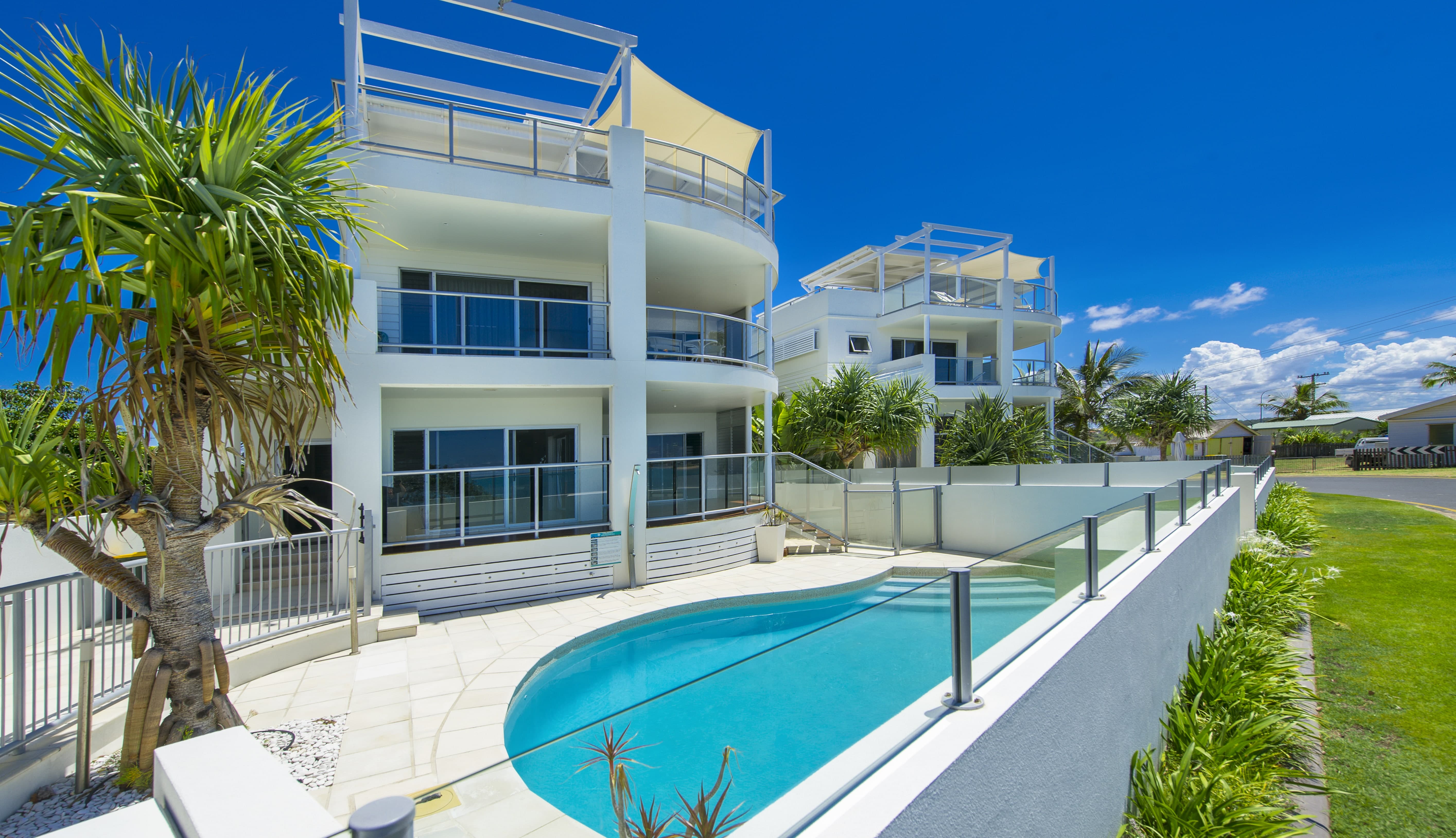 White Houses – 64 Ocean Parade, Cooee Bay